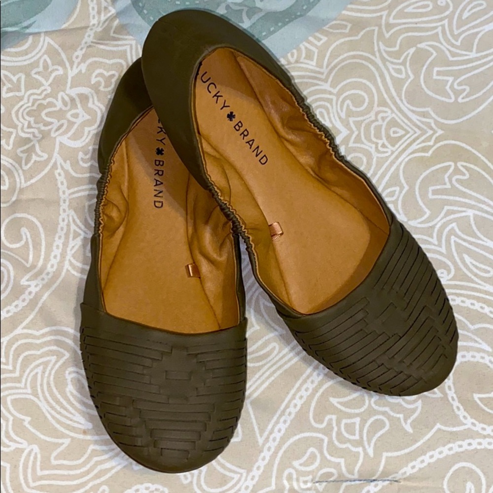 Lucky 🍀 Brand Canteen color flats